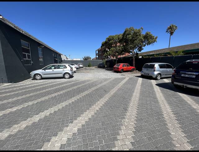921M² SHOWROOM FOR SALE IN PAROW CENTRAL